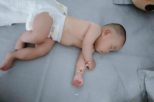 广元宝宝先长上牙还是下牙